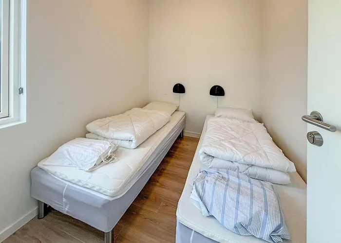 2 Bedroom Cozy In * ヴァーイン